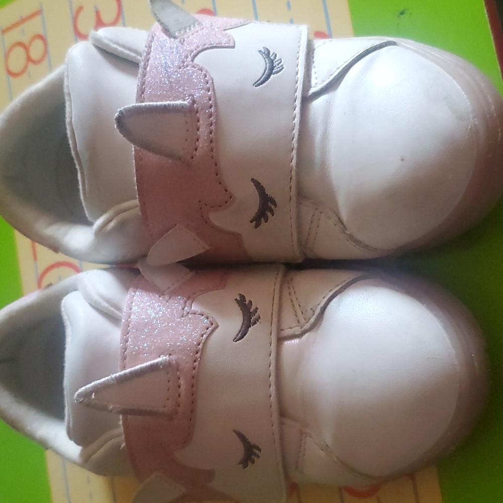 Girl Cat & Jack Sneakers